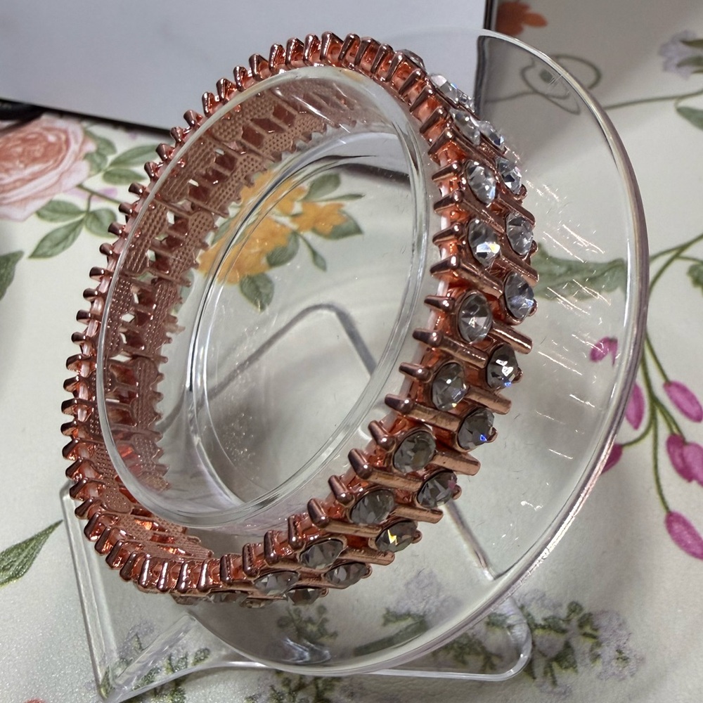 Elegant Rose Gold Stretch Bracelet with Clear Rhinestones